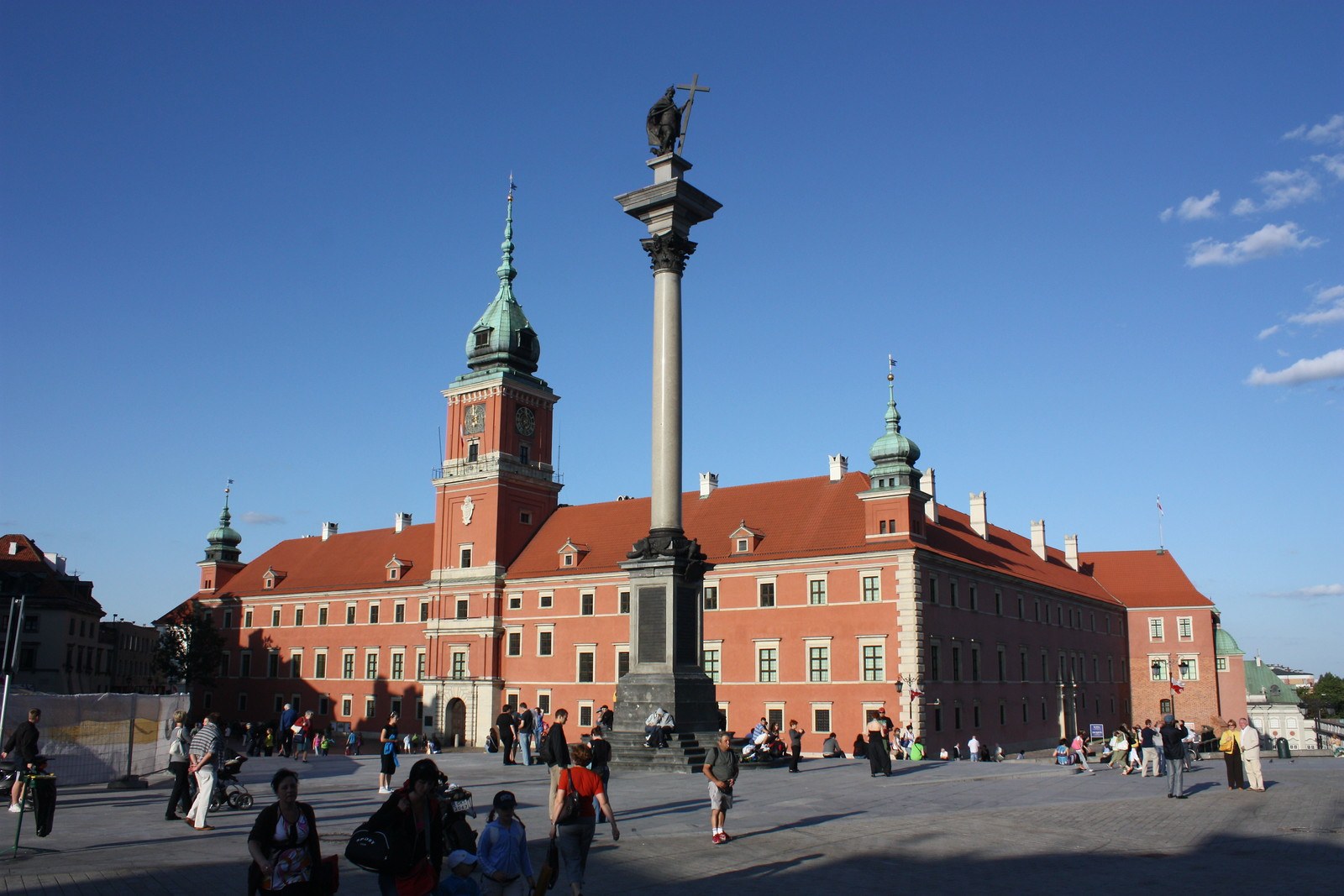 Plac Zamkowy w Warszawie z kolumną Zygmunta III Wazy i Zamkiem Królewskim.